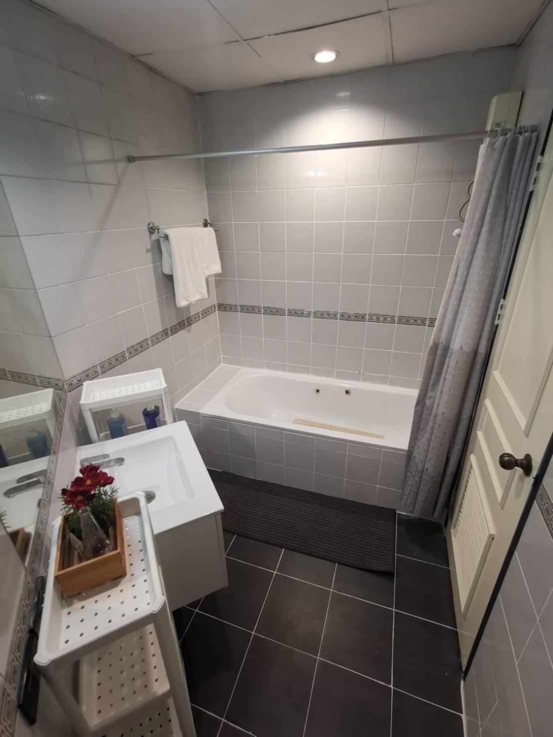 Cozy 1Br Walk To Bts And Airport Rail Link Close To Malls G7 曼谷 外观 照片